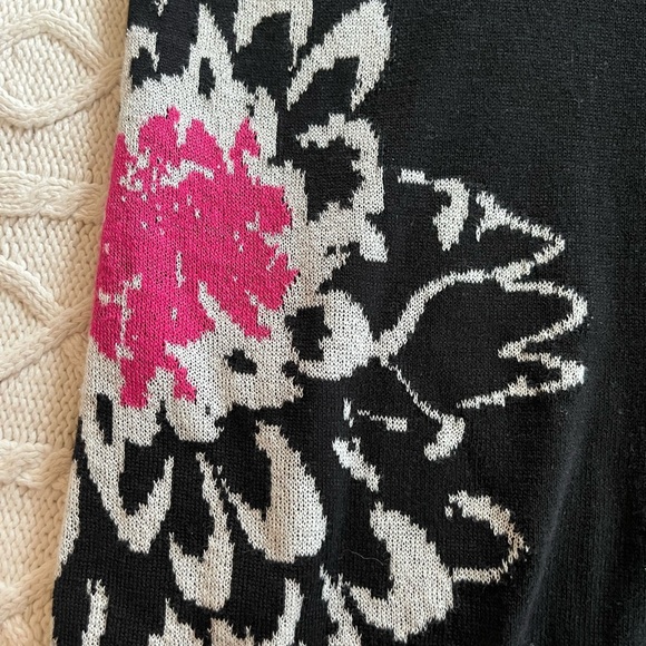 Jones New York Collection Black Long Sleeve Lightweight Floral Sweater Size L - Picture 12 of 13